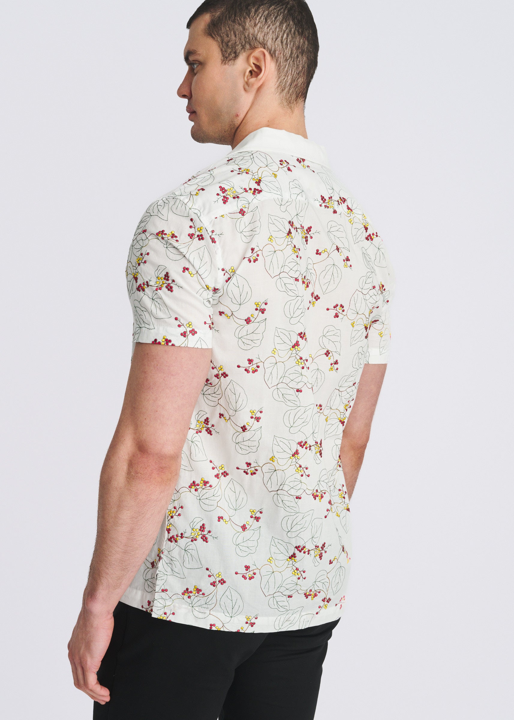 WHITE/MULTI FLORAL EMBROIDERED SHORT SLEEVE WOVEN SHIRT PM-53001
