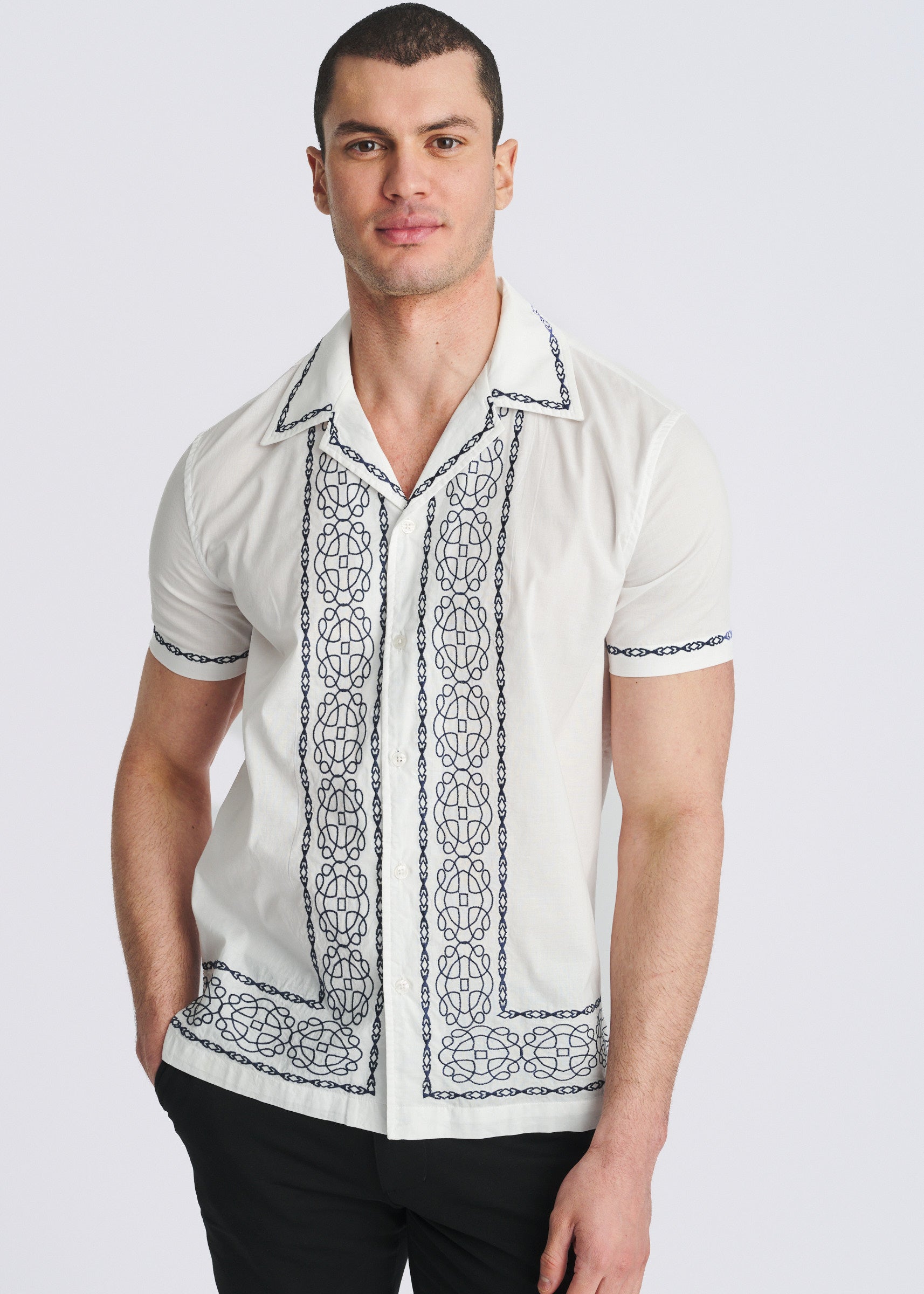 WHITE/COBALT MEDALLION EMBROIDERED BORDER SHORT SLEEVE WOVEN SHIRT PM-53004