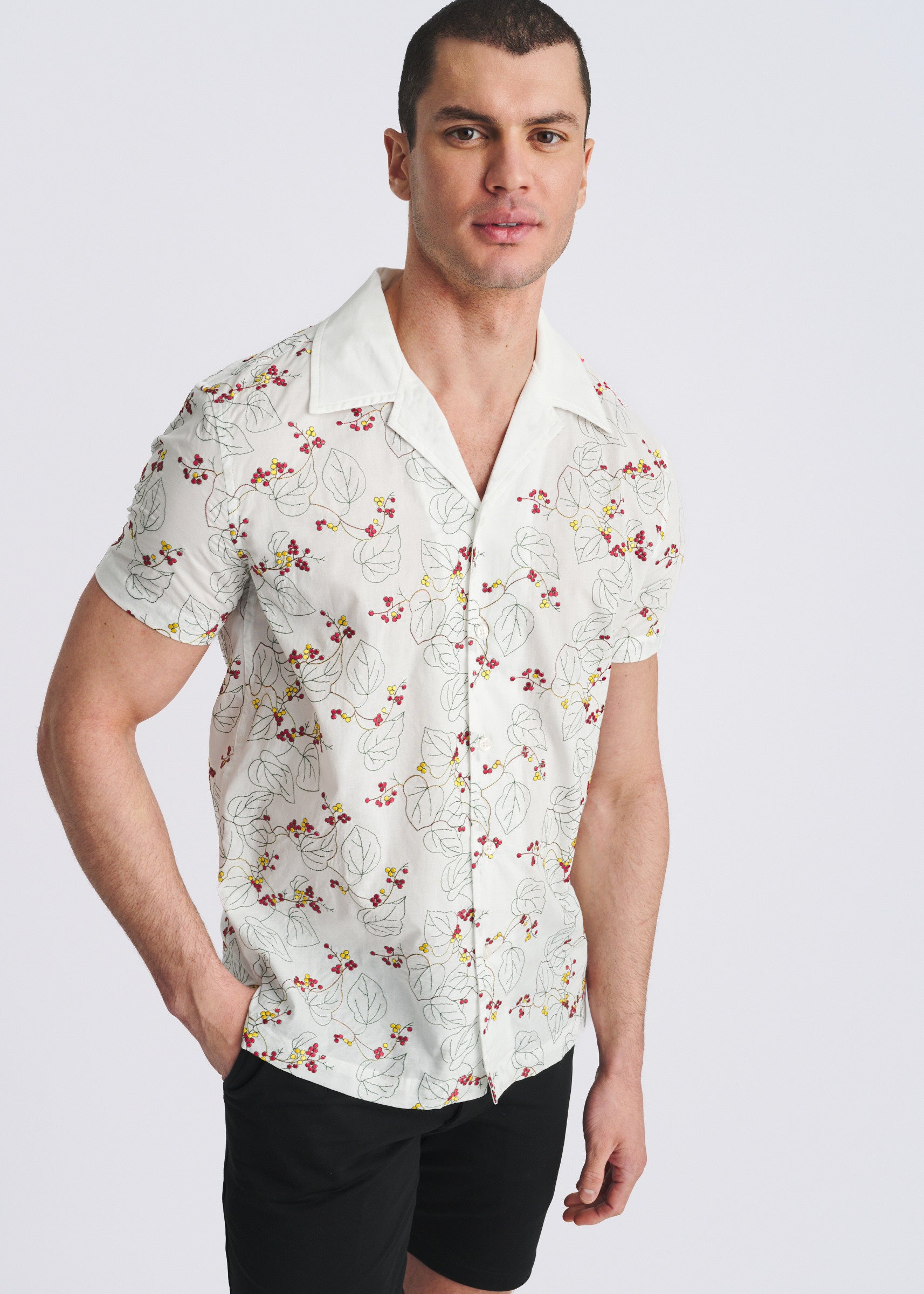 WHITE/MULTI FLORAL EMBROIDERED SHORT SLEEVE WOVEN SHIRT PM-53001