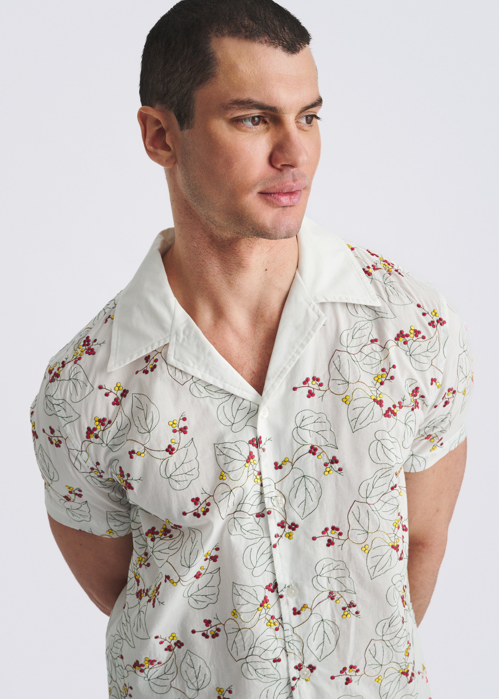 WHITE/MULTI FLORAL EMBROIDERED SHORT SLEEVE WOVEN SHIRT PM-53001