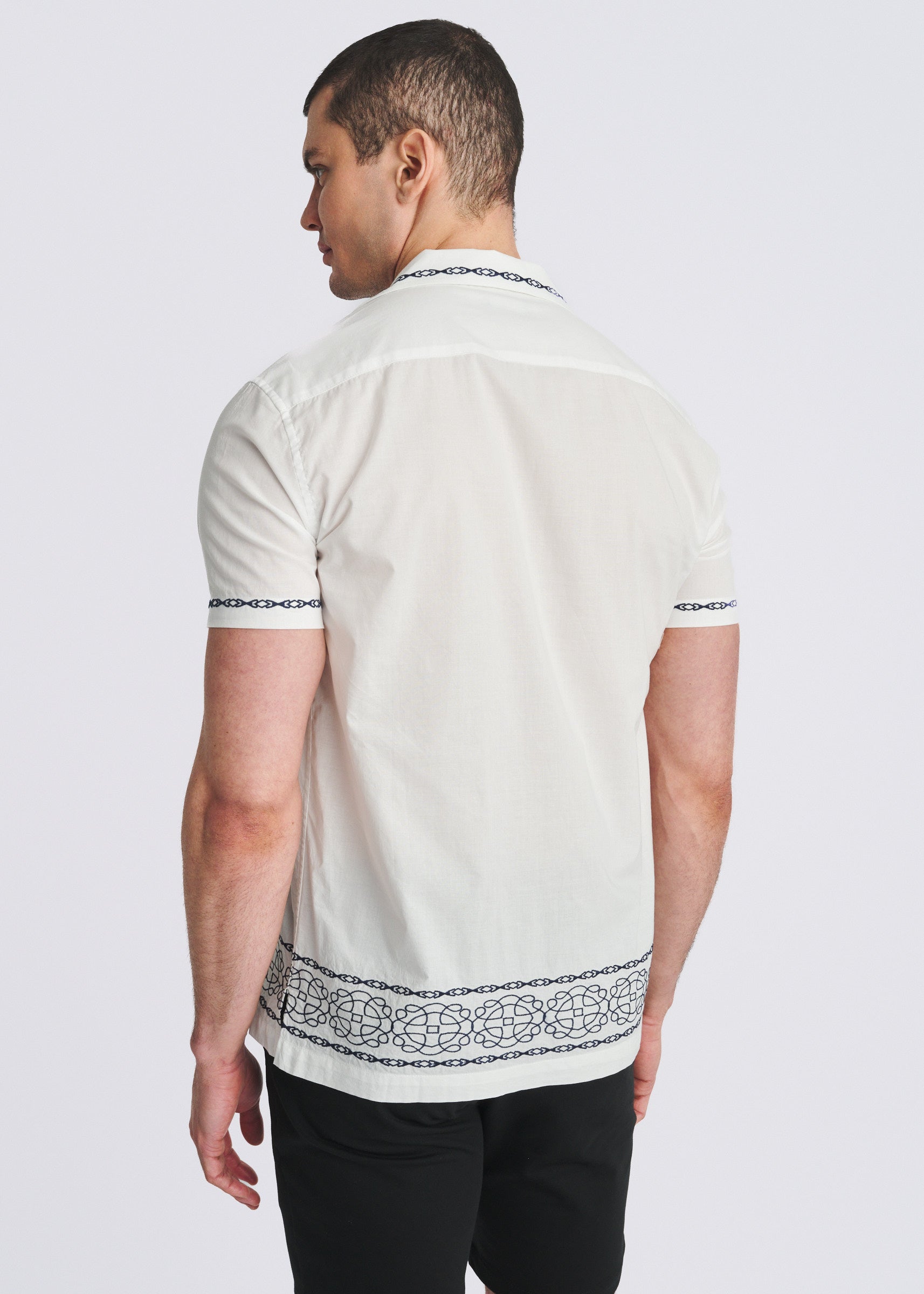 WHITE/COBALT MEDALLION EMBROIDERED BORDER SHORT SLEEVE WOVEN SHIRT PM-53004